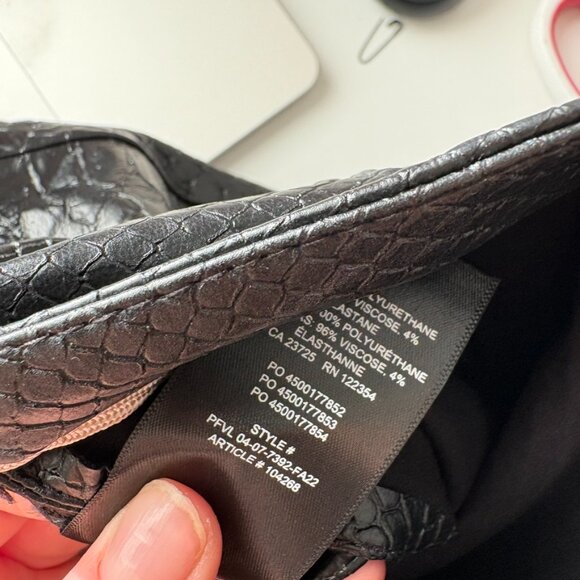 Aritzia Wilfred Patio Snake Print Faux Leather Mini Skirt Black Size 4 - Picture 7 of 7